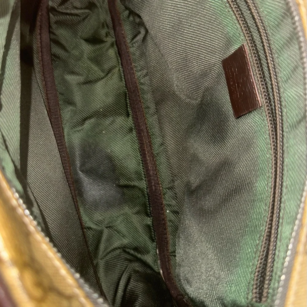 Gucci GG Supreme Crossbody Bag - Picture 11 of 16